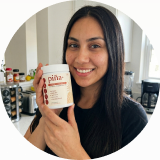 Happy customer with Piña+ bottle