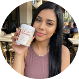 Happy customer with Piña+ bottle